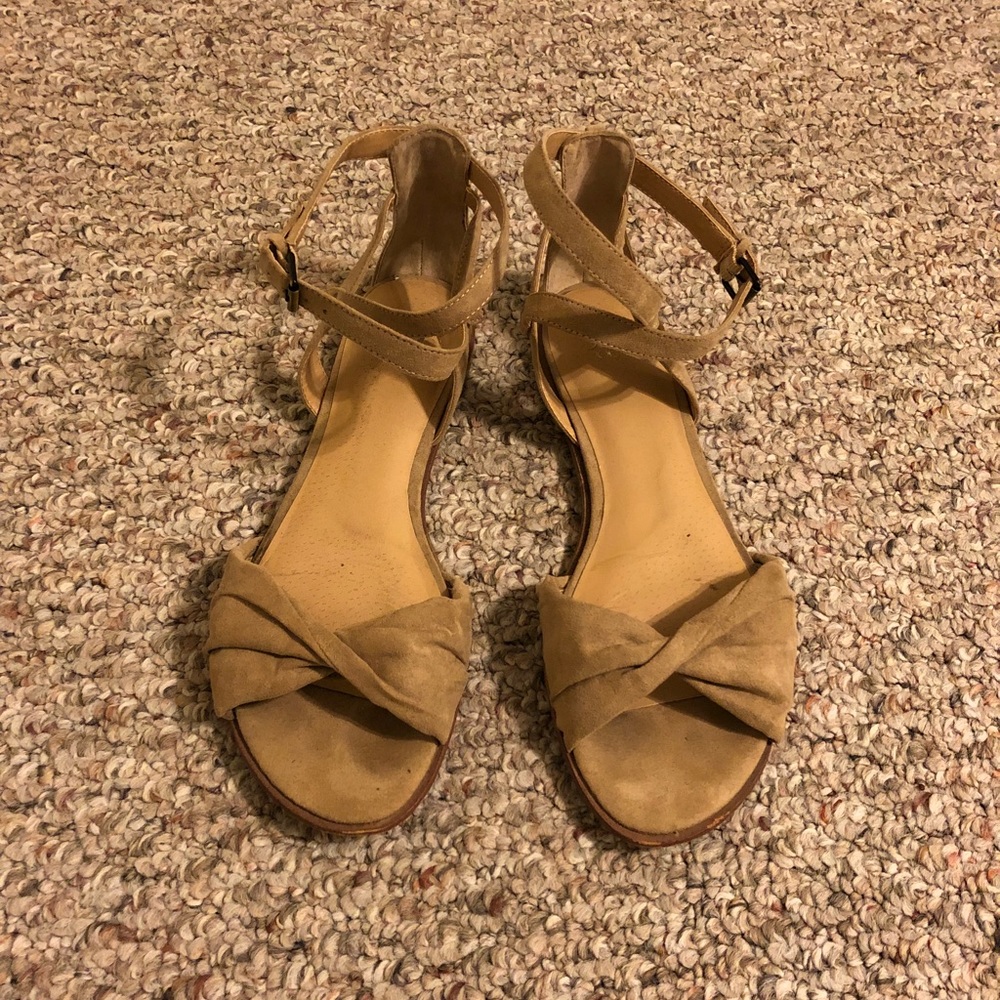 Ankle strap flat sandals